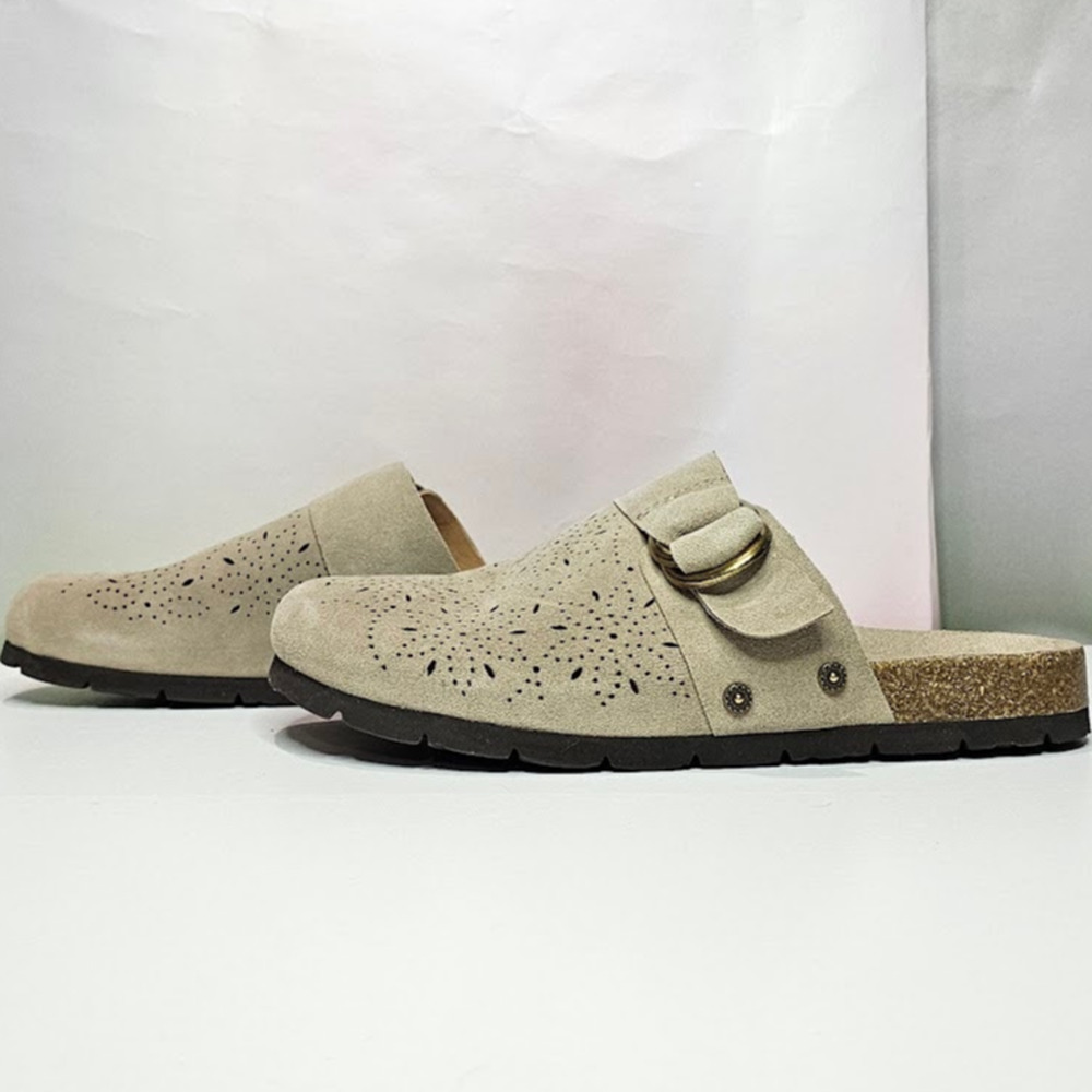 Earth Women's Agoli Round Toe Casual Flat Slip on Mules Size 9 Taupe Suede NWT